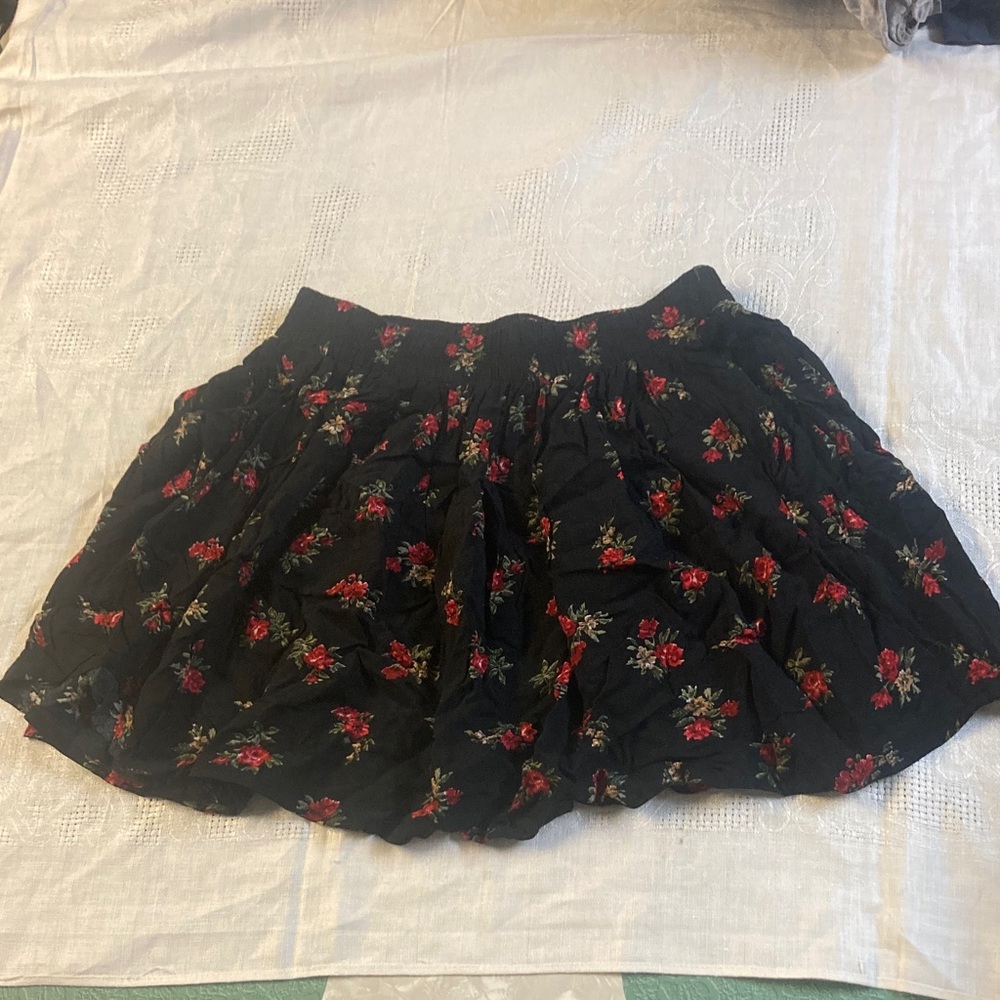 Black & Red Floral Brandy Melville Skirt. One Size.